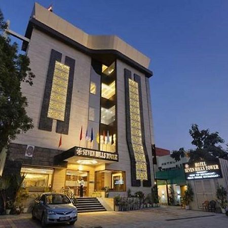 Hotel Seven Hills Tower Agra  Exteriör bild