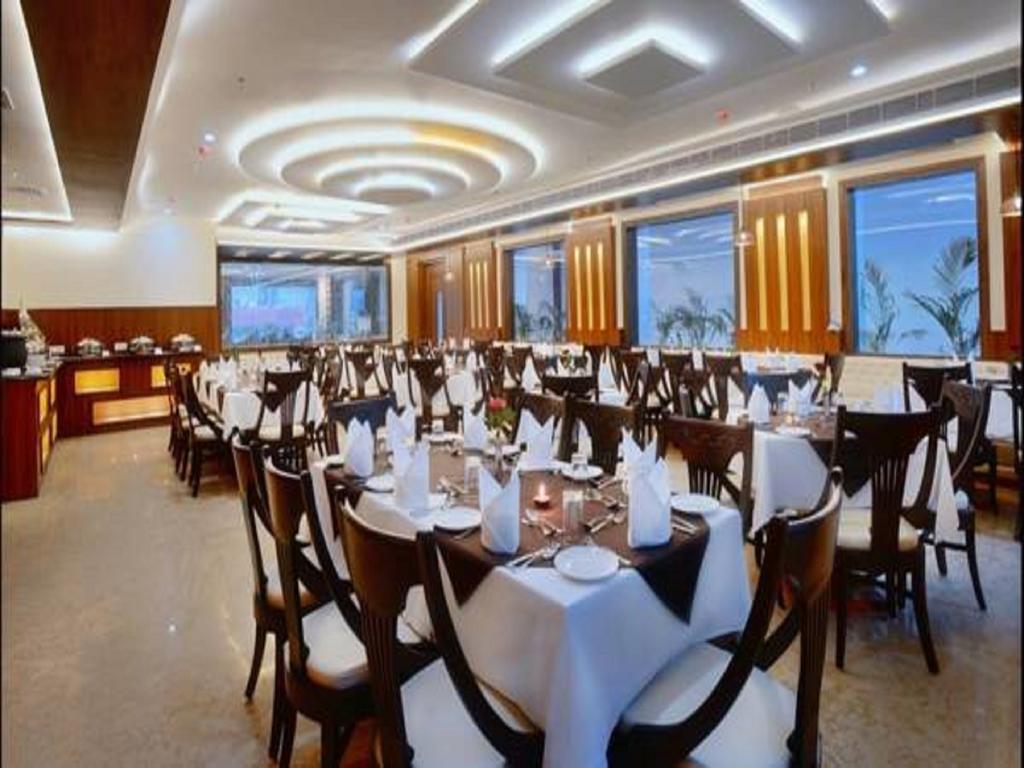 Hotel Seven Hills Tower Agra  Rum bild
