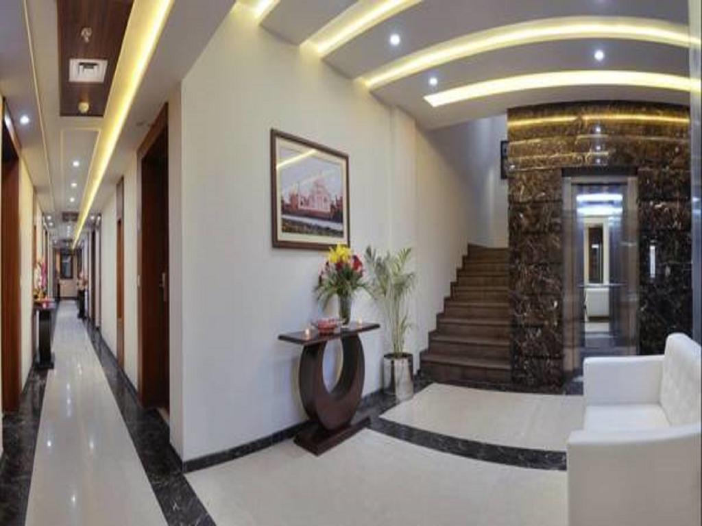 Hotel Seven Hills Tower Agra  Rum bild