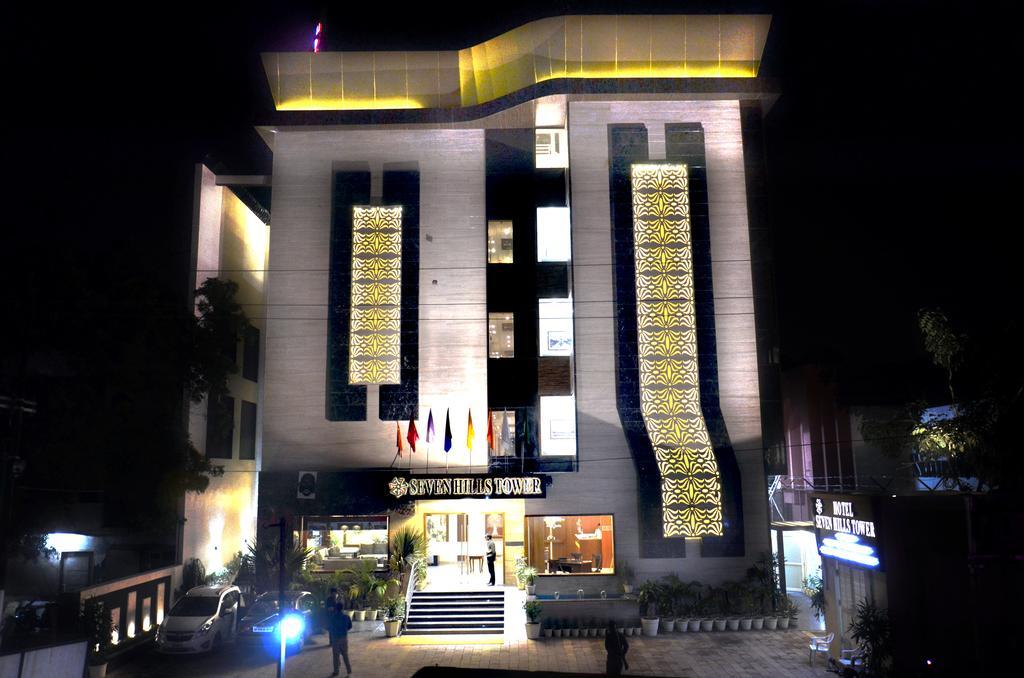 Hotel Seven Hills Tower Agra  Exteriör bild