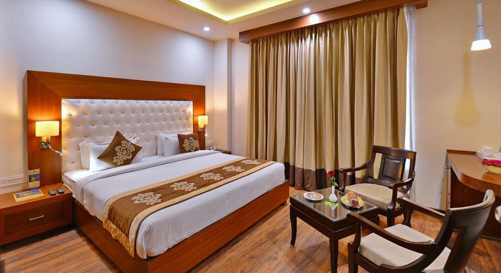 Hotel Seven Hills Tower Agra  Exteriör bild