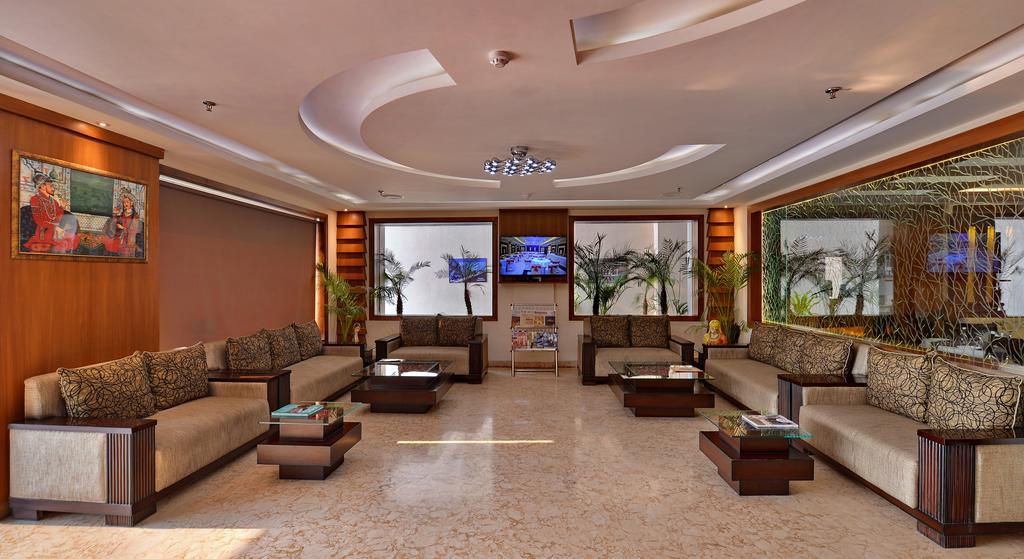 Hotel Seven Hills Tower Agra  Exteriör bild