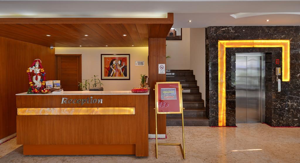 Hotel Seven Hills Tower Agra  Exteriör bild