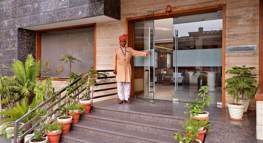 Hotel Seven Hills Tower Agra  Exteriör bild