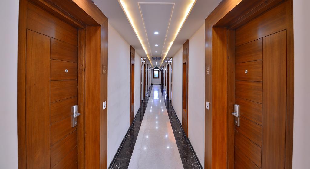 Hotel Seven Hills Tower Agra  Exteriör bild