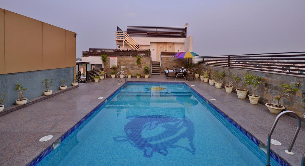 Hotel Seven Hills Tower Agra  Exteriör bild