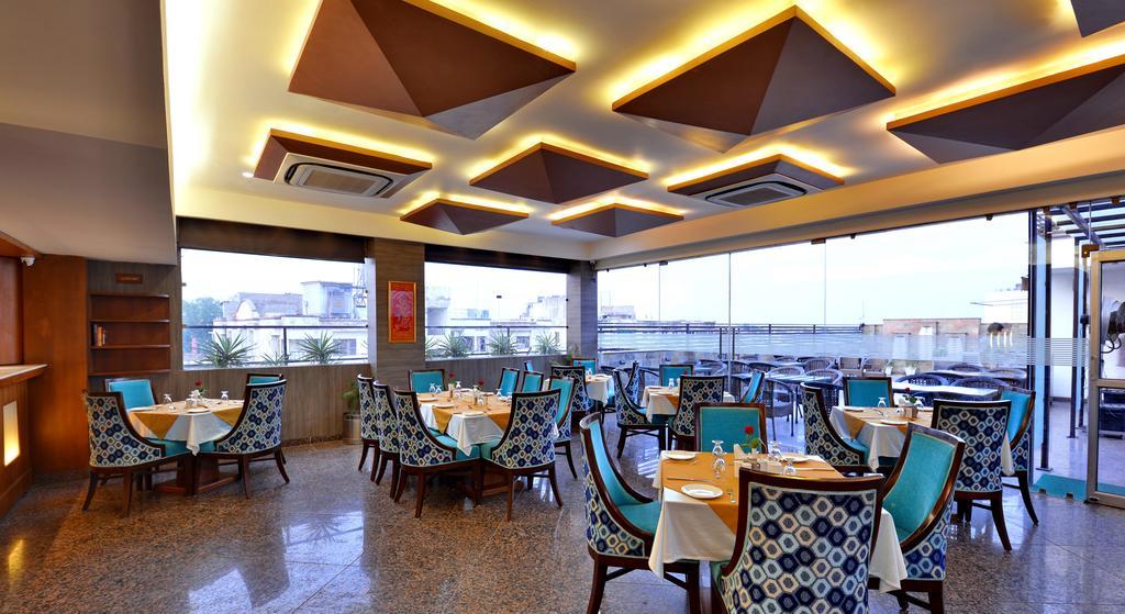 Hotel Seven Hills Tower Agra  Exteriör bild