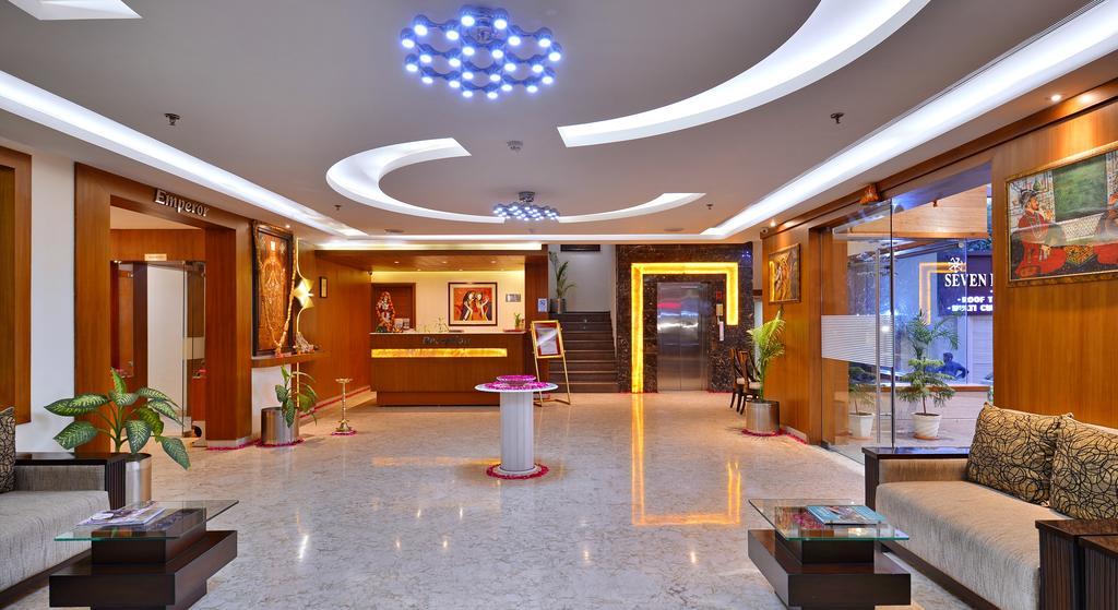 Hotel Seven Hills Tower Agra  Exteriör bild