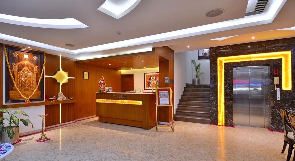 Hotel Seven Hills Tower Agra  Exteriör bild