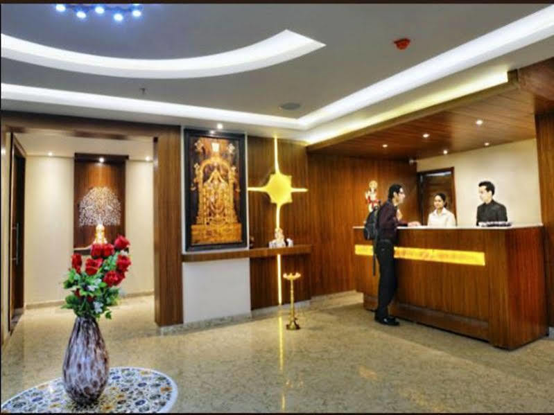 Hotel Seven Hills Tower Agra  Exteriör bild