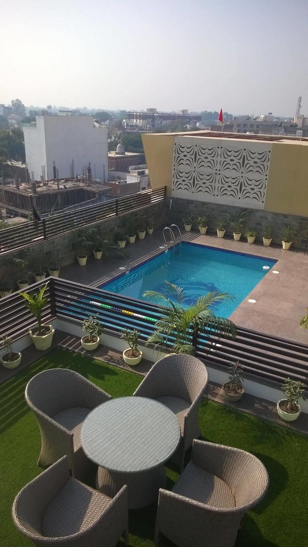 Hotel Seven Hills Tower Agra  Exteriör bild