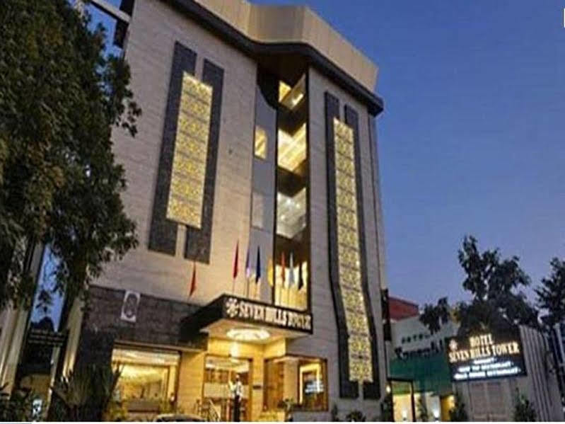 Hotel Seven Hills Tower Agra  Exteriör bild